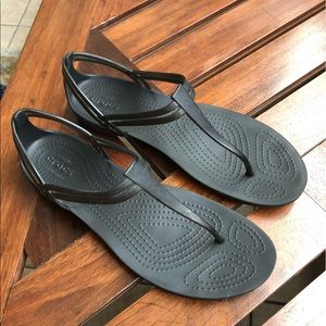 Crocs Isabella t-strap sandal women’s